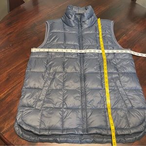 GAP Navy Puffer Vest  Size Large  EUC